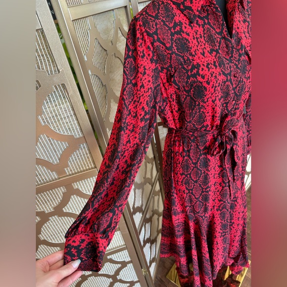 NWT | Vince Camuto Maxi dress | Red and Black snakeskin pattern | 6 - Picture 5 of 9